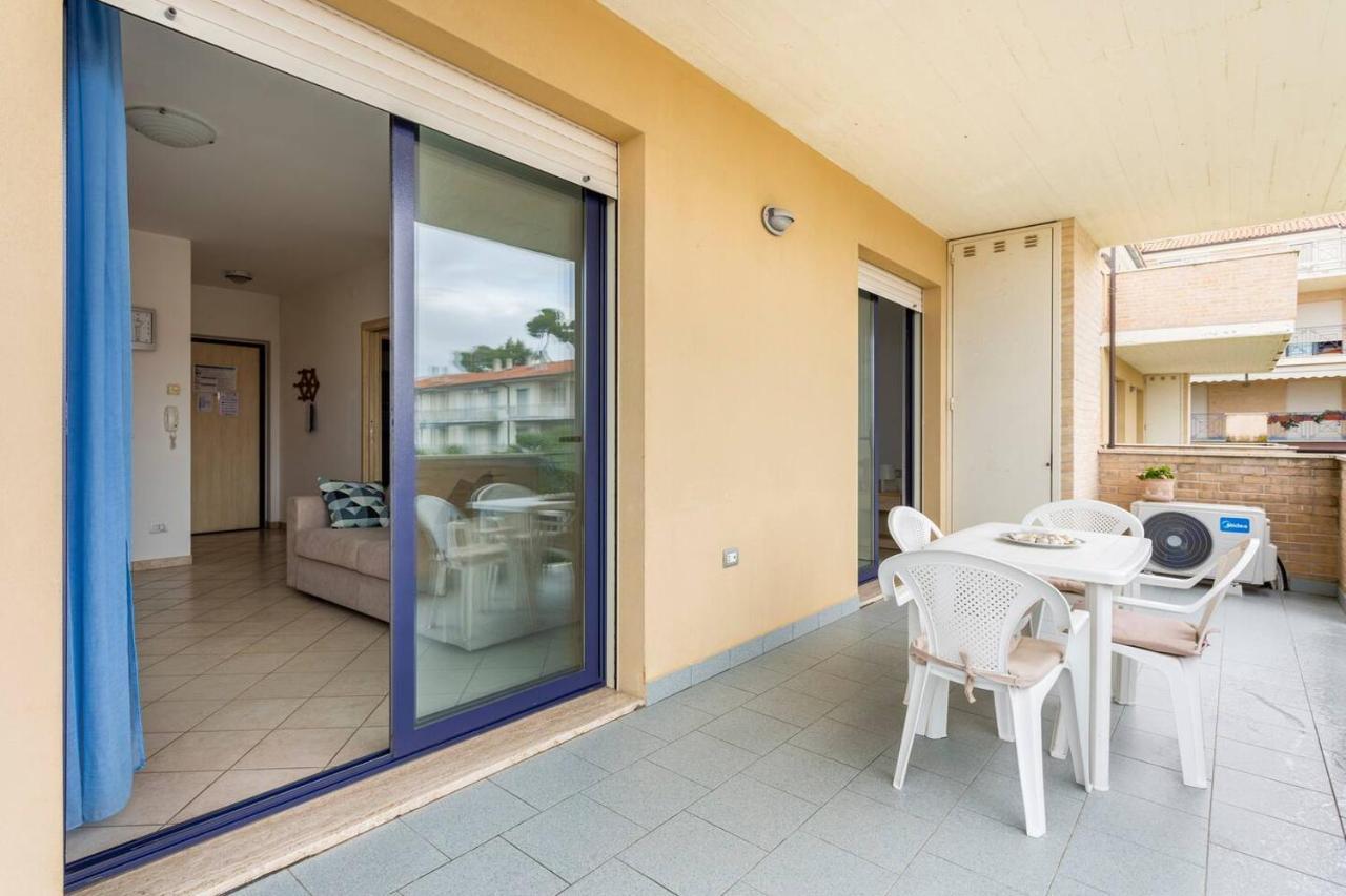 Alloggio Vista Mare - Parcheggio Gratis 피네토 외부 사진